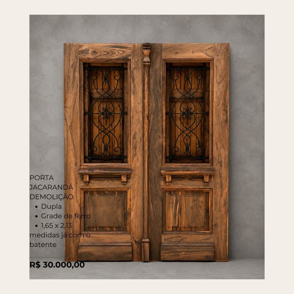 Porta dupla artesanal de Jacarandá de demolição com grades de ferro, produzida pela 3 Irmãos.