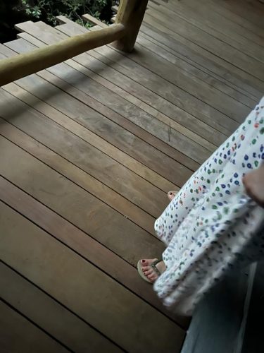 Deck de madeira Ipê de demolição natural, com réguas 10cm x 1,9cm sob medida para área externa